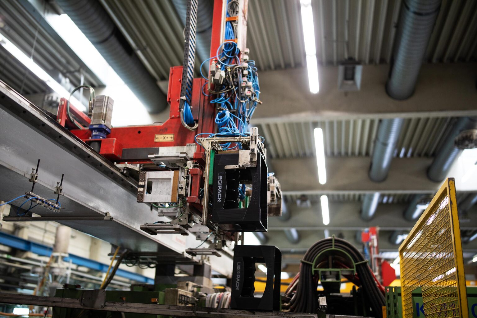 Aufnahme aus der Fertigung eines Flaschenkastens