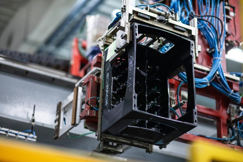 Aufnahme aus der Fertigung eines Flaschenkastens